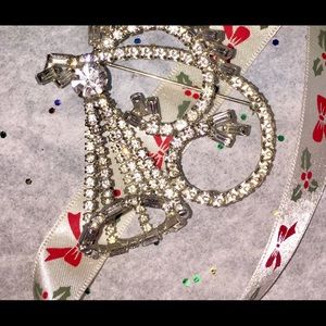 Vintage trumpet rhinestone brooch, sparkles! EUC